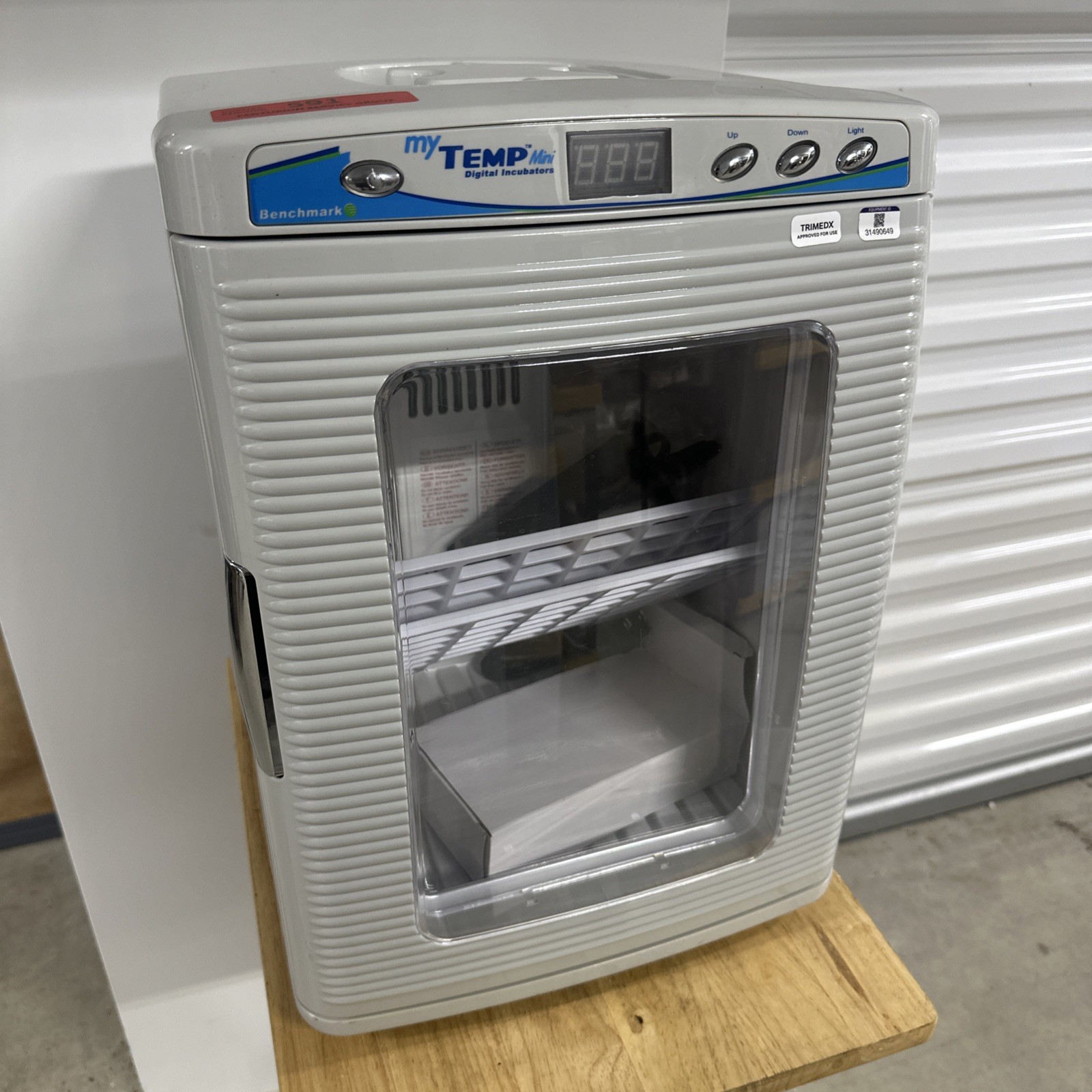 Benchmark Scientific H2200-H MyTemp Mini Digital Incubator 0.75 Cubic Foot/20