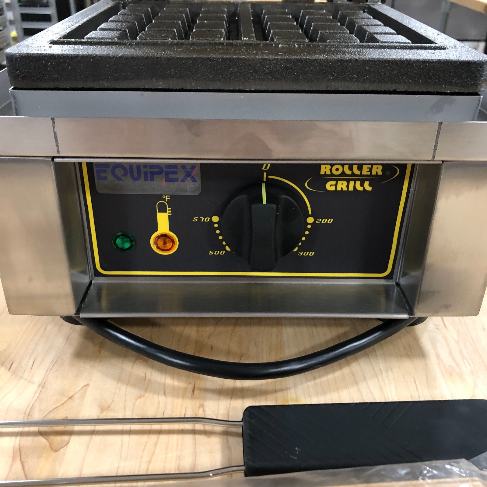 Equipex GES10/1 Single Brussels Waffle Baker w/ Cast Iron Grids, 1750W