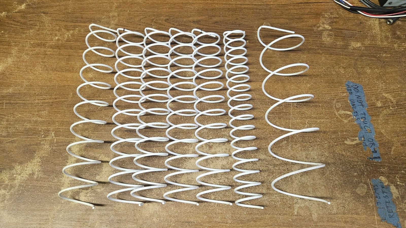 UNKNOWN 14″ LONG WHITE SNACK VENDING MACHINE CCW CANDY CHIP SNACK COILS SPIRALS