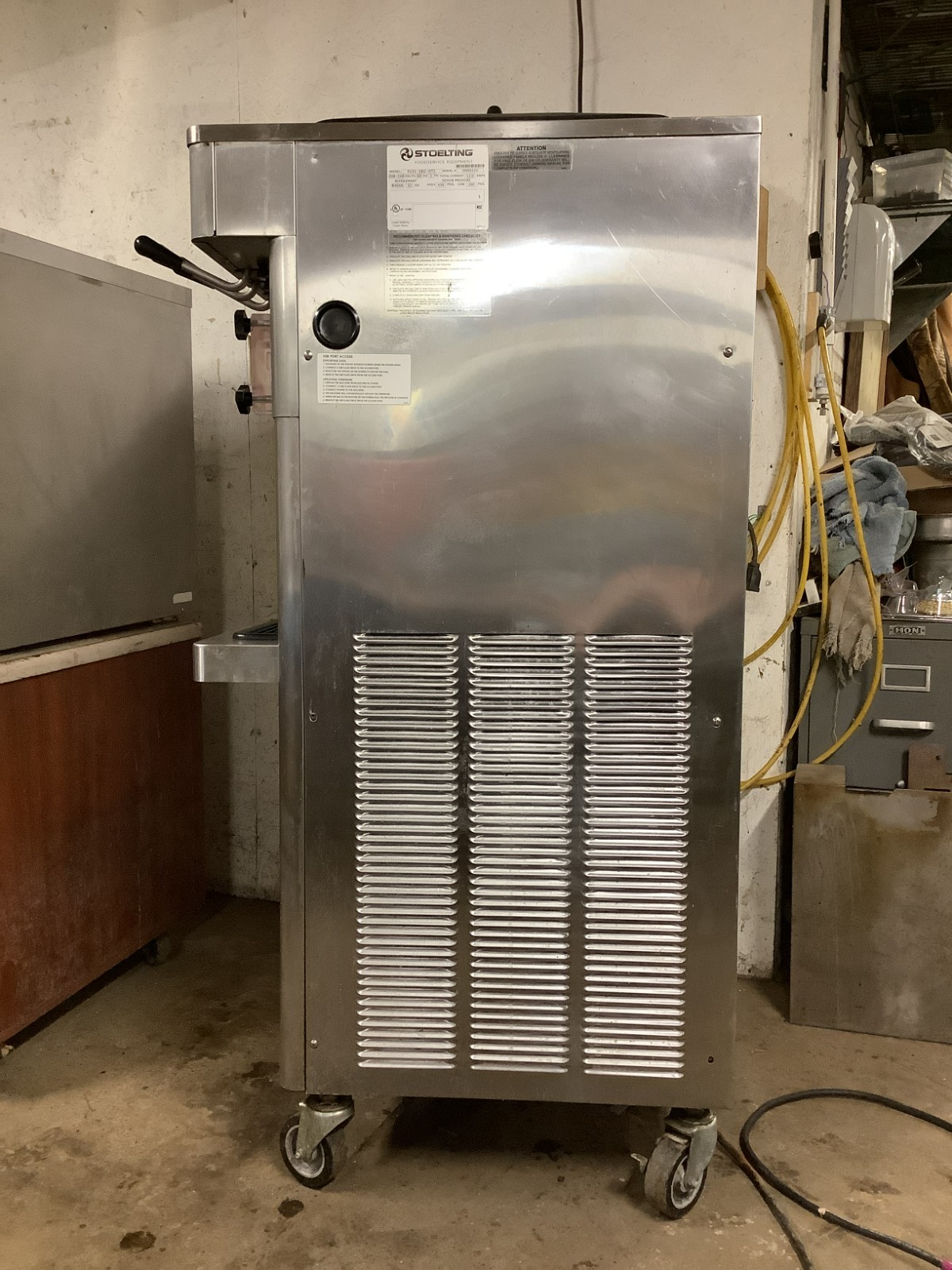 SOFT SERVE ICE CREAM/YOGURT MACHINE STOELTING F231 Water Cooled 1ph 208V Tested