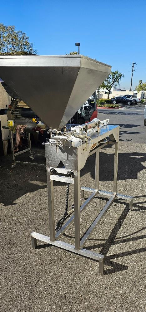 General Manufacturing Pneumatic Cake Filling Depositor w/ Foot Switch 48″ wide