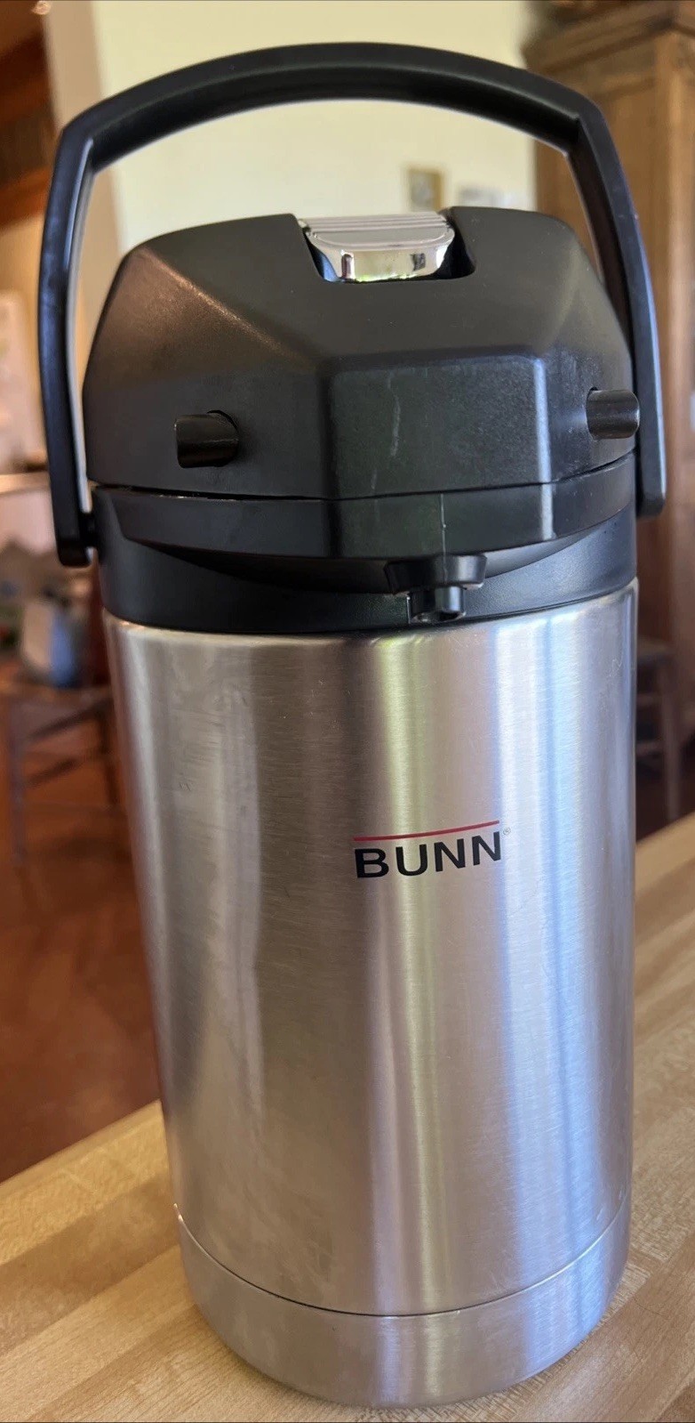 Bunn 2.5 Liter Stainless Steel Lined Lever Action Airpot 32125.0000 Great