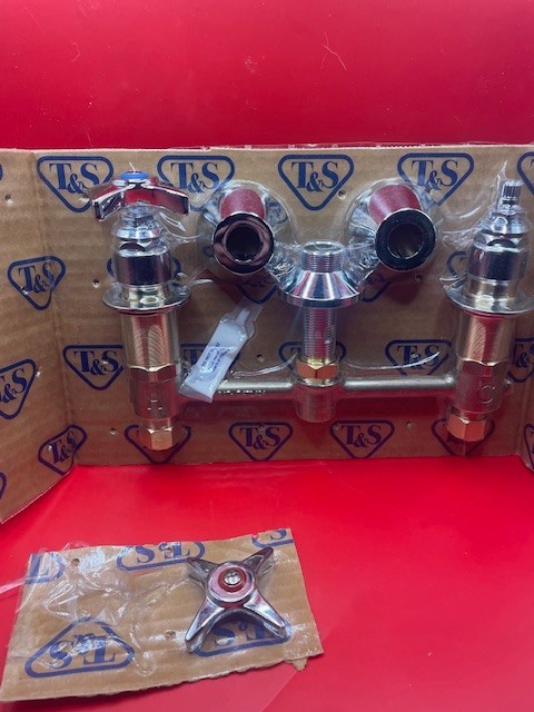 NEW T&S BRASS B-2866-05FC15 CONCELAED WIDESPREAD FAUCET 8″ Please look at handle
