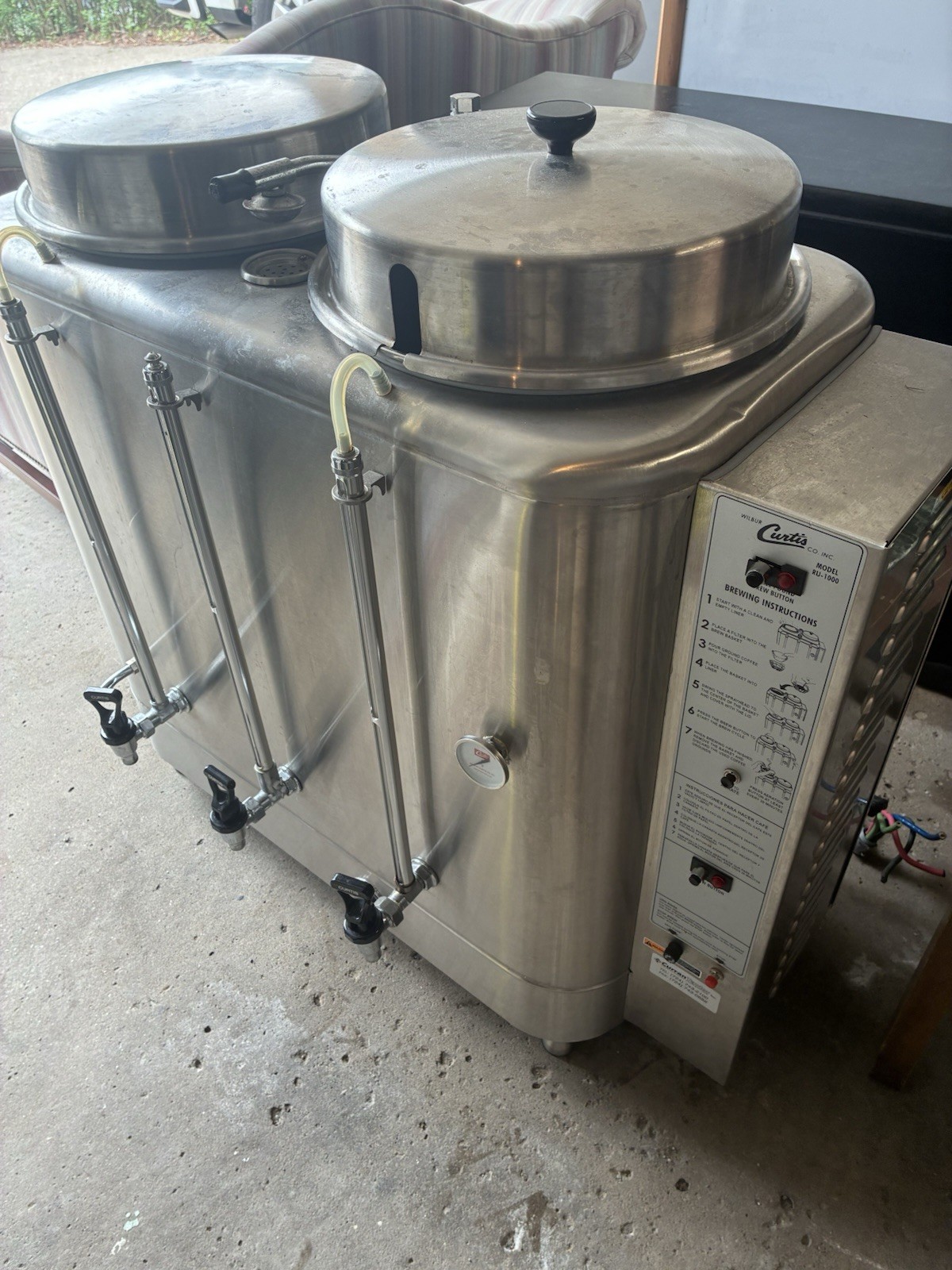 Wilbur Curtis RU-1000 Double Bulk Dispenser Coffee Brewer 2 Warmers Faucet