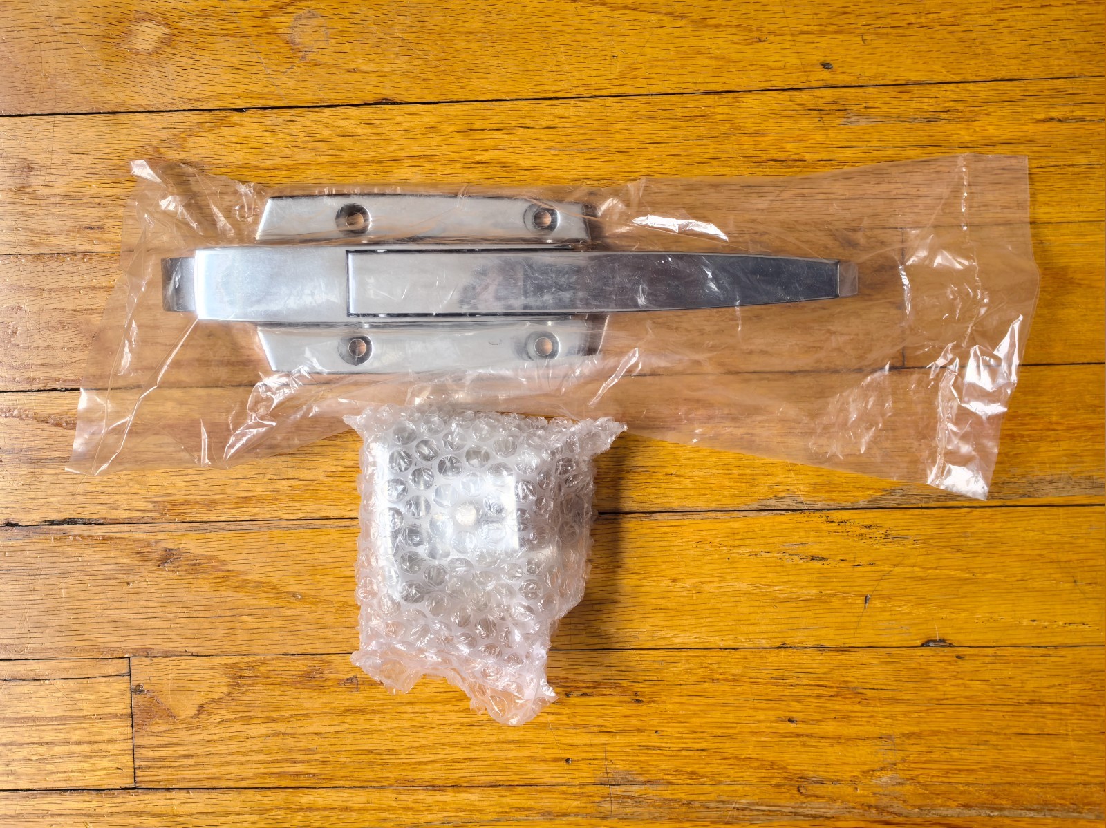 CHG W19-1000 Walk-in Door Latch Assembly Brand New Polished Chrome.
