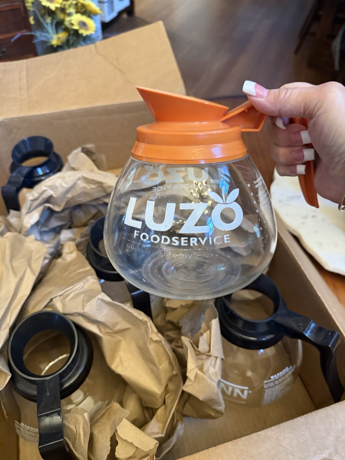 5 Commercial Coffee Pots 4 Bunn 1 Luzo