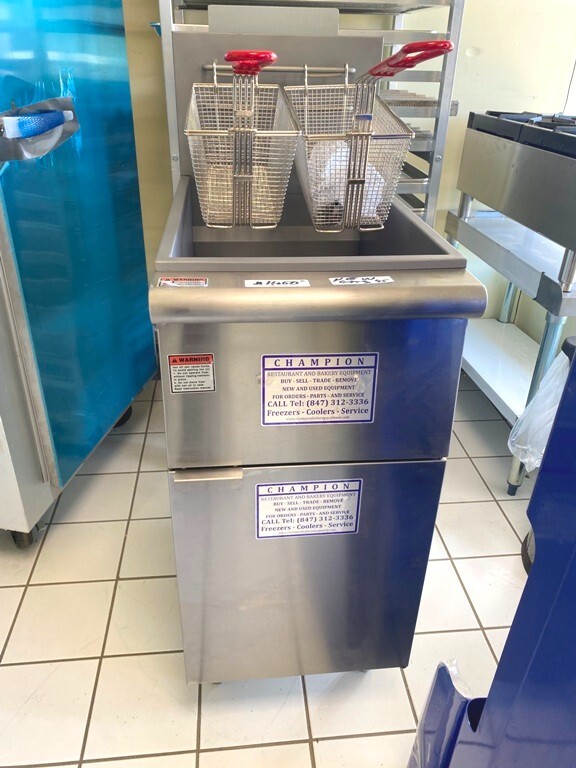 Fryer/ NEW Champion 45 LB Deep Fryer/ Gas / 16.5″ x 32″ X 42″ H