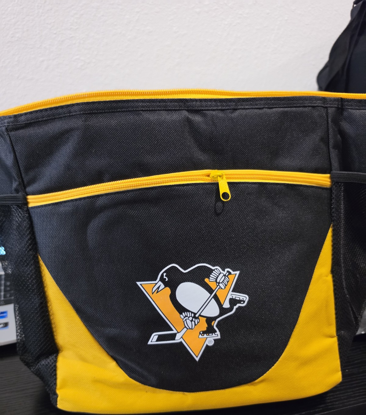 Pittsburgh Penguins Insulated Cooler Bag w/ Zipper, Black/Yellow