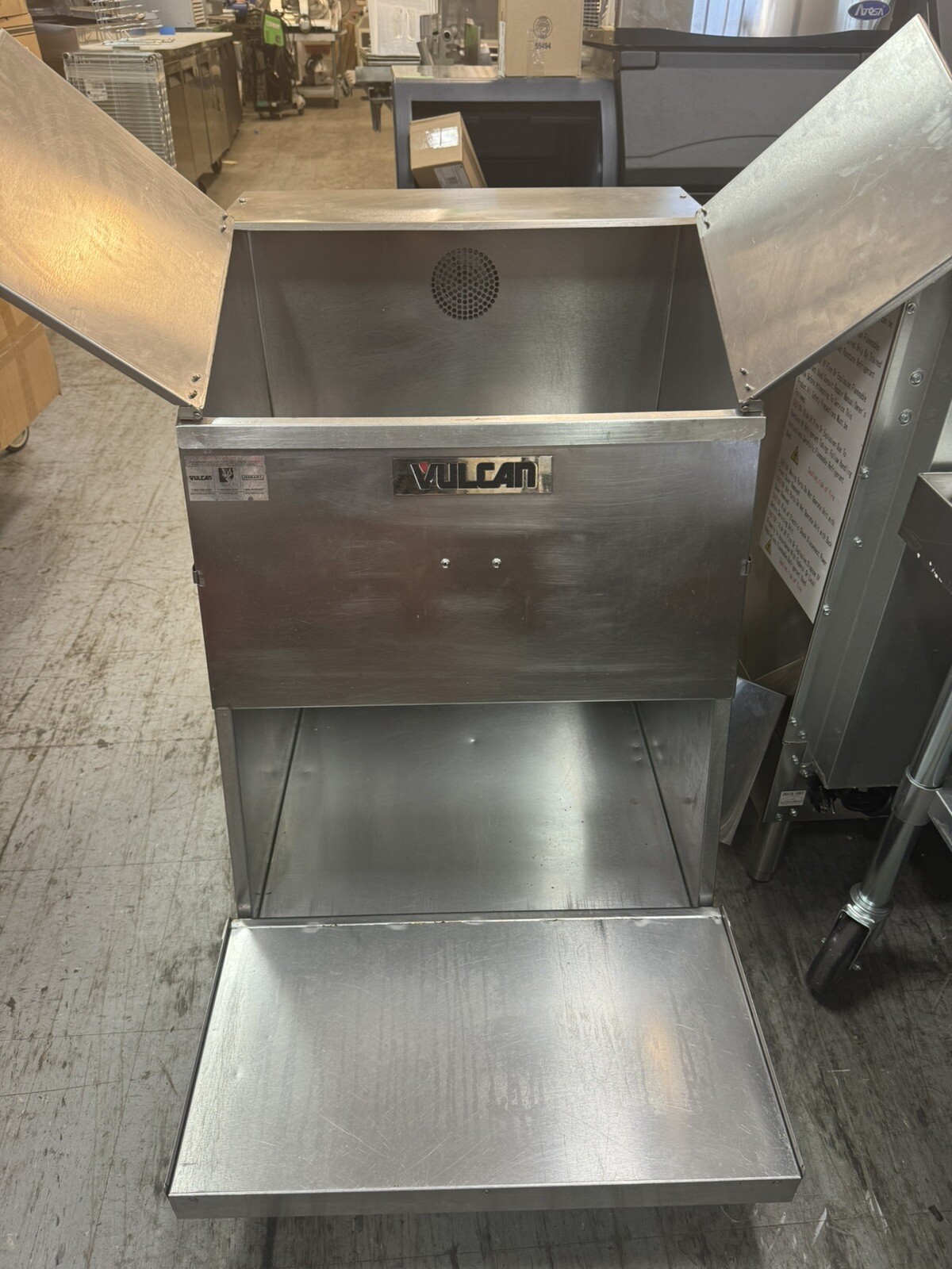 Vulcan VCW46 46 Gallon First-In First-Out Chip Warmer, Top Load Style – 1500W