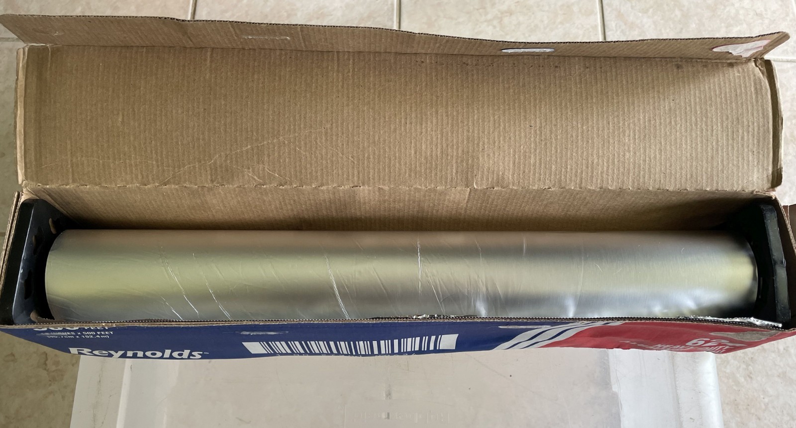 Reynolds 624 Heavy-Duty Aluminum Foil Roll, 500′ Long x 18″ Wide, Open Box