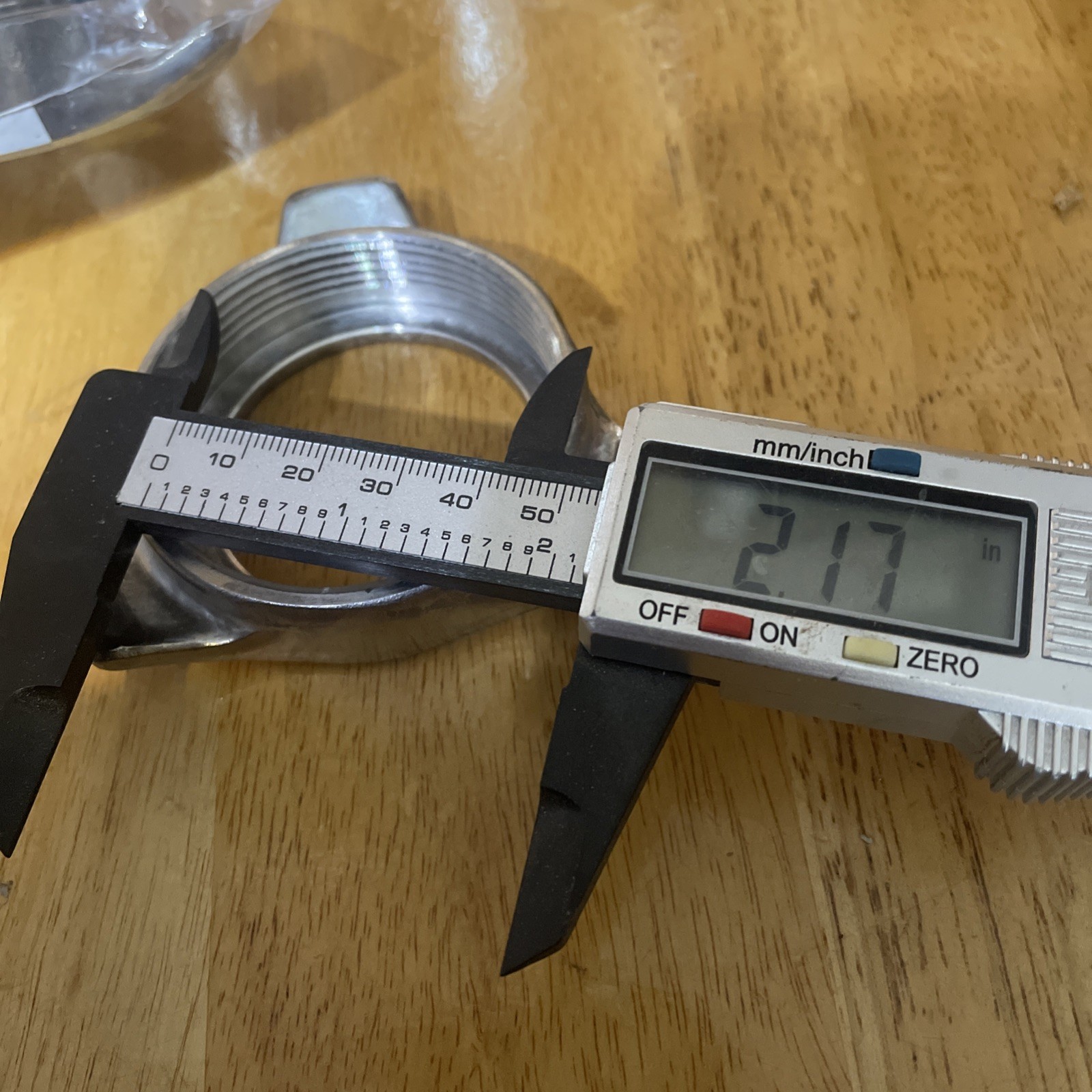 Closing ring for manual sausage stuffer. Fits many 3,5,7, 11, 15 lb .