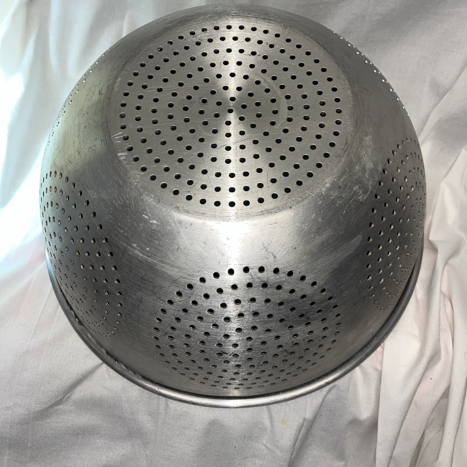 Unbranded Commercial Kitchen Colander, 12 Qt., 5-1/2 In. H, Aluminum
