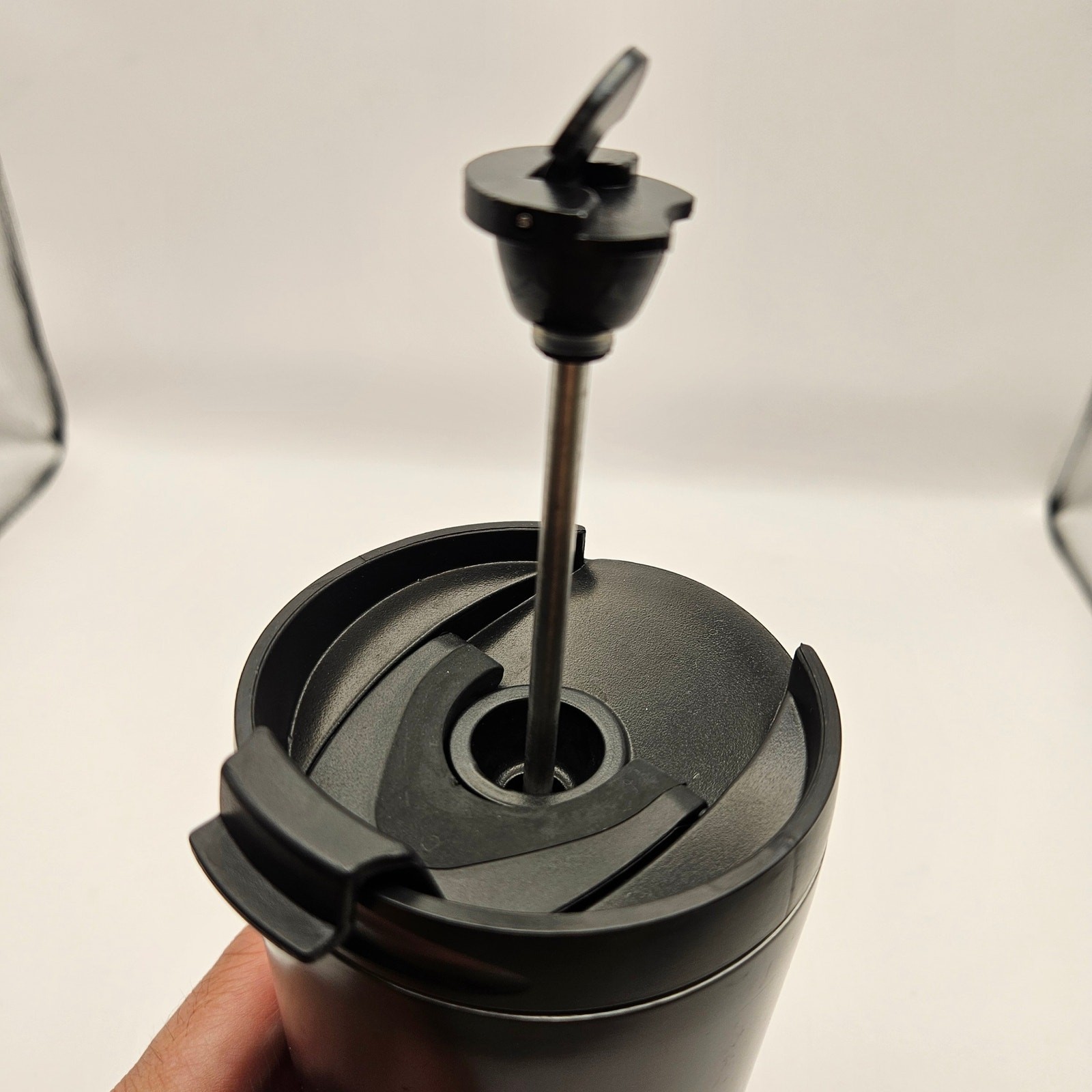 GENTLEMEN’S HARDWARE TRAVEL COFFEE PRESS PLATINUM COLOR 11oz MATTE BLACK