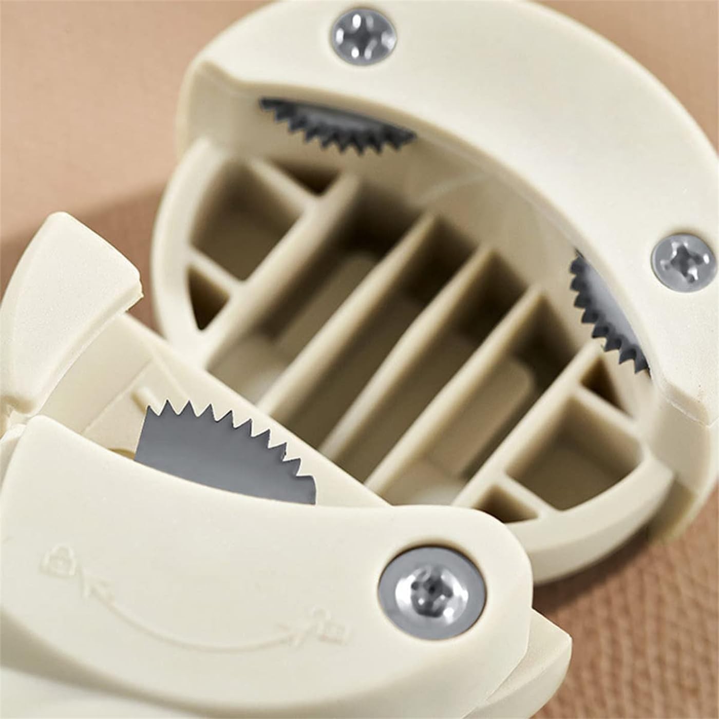 Stainless Steel Adjustable Cap Screwer,Multifunctional Retractable Bottle Opener