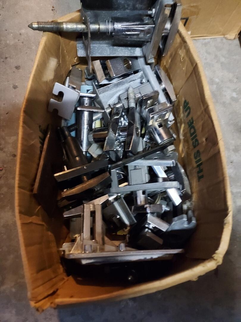 T-handles and locking handles for various vending machines