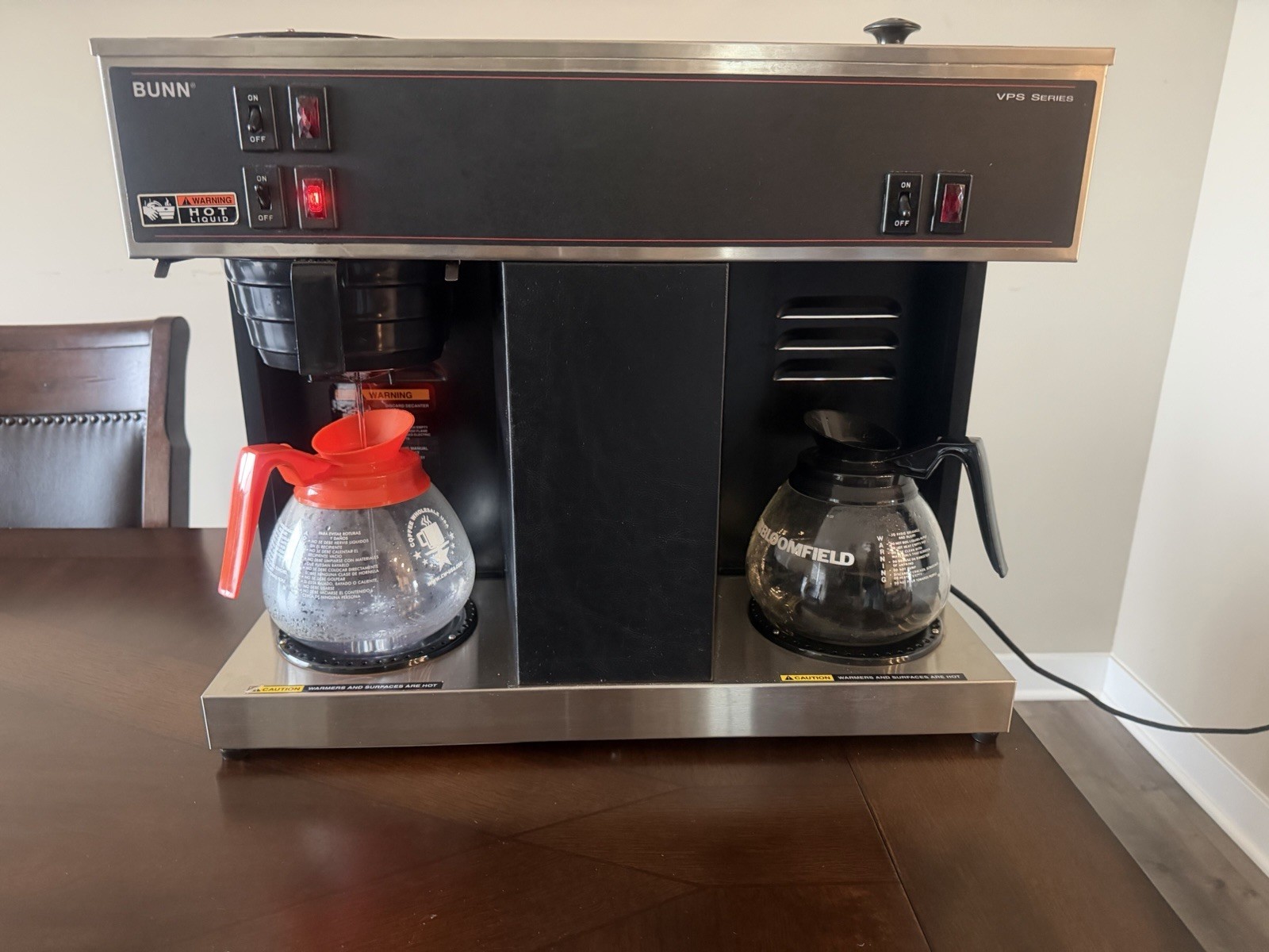 BUNN VPS 0048854 – 12 Cup Pourover Commercial Coffee Maker – 3 Warming Stations.
