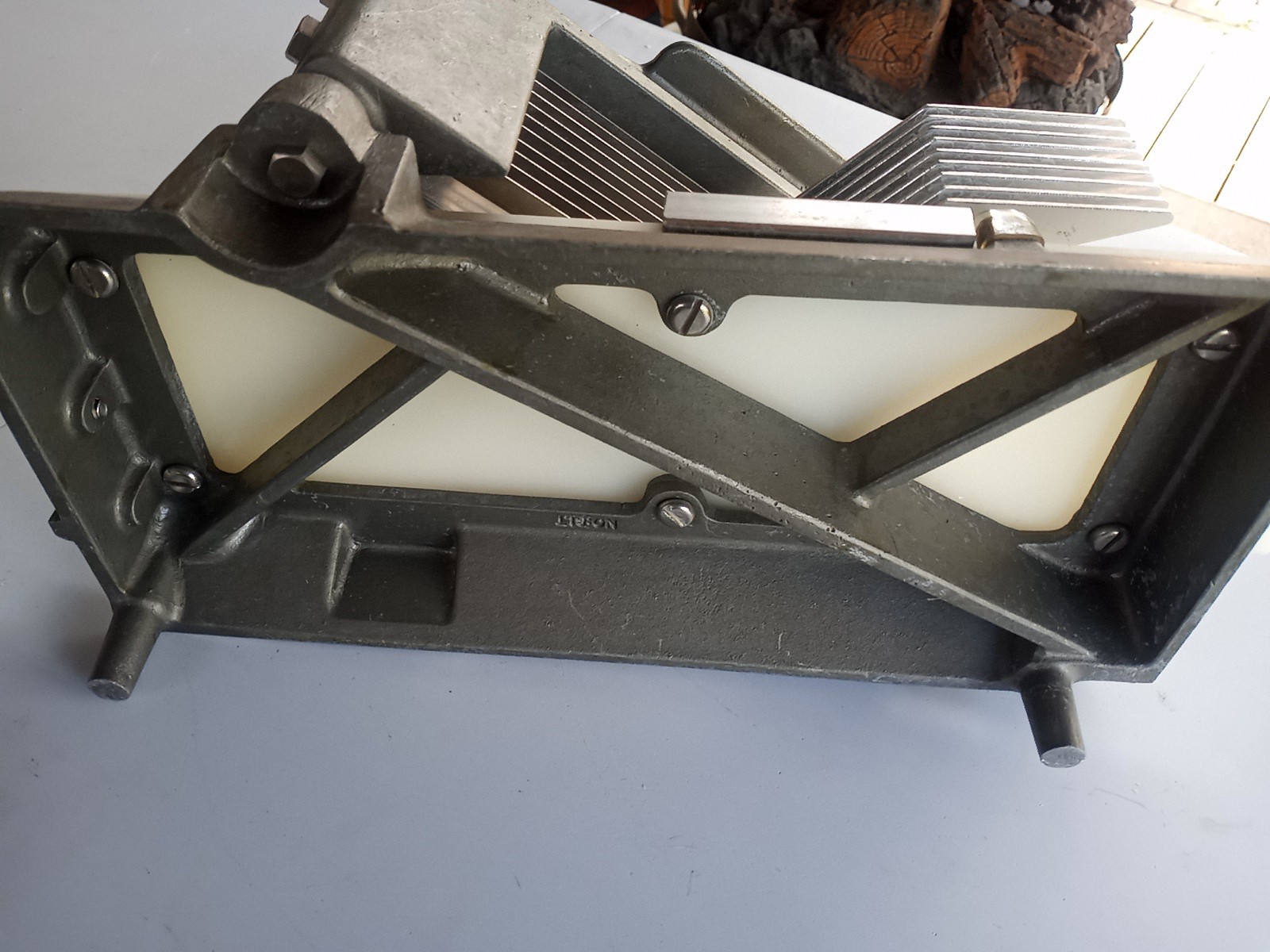 Crestware SLT 1/4″ Easy Tomato Slicer Cutter Commercial Made In USA Nemco NICE