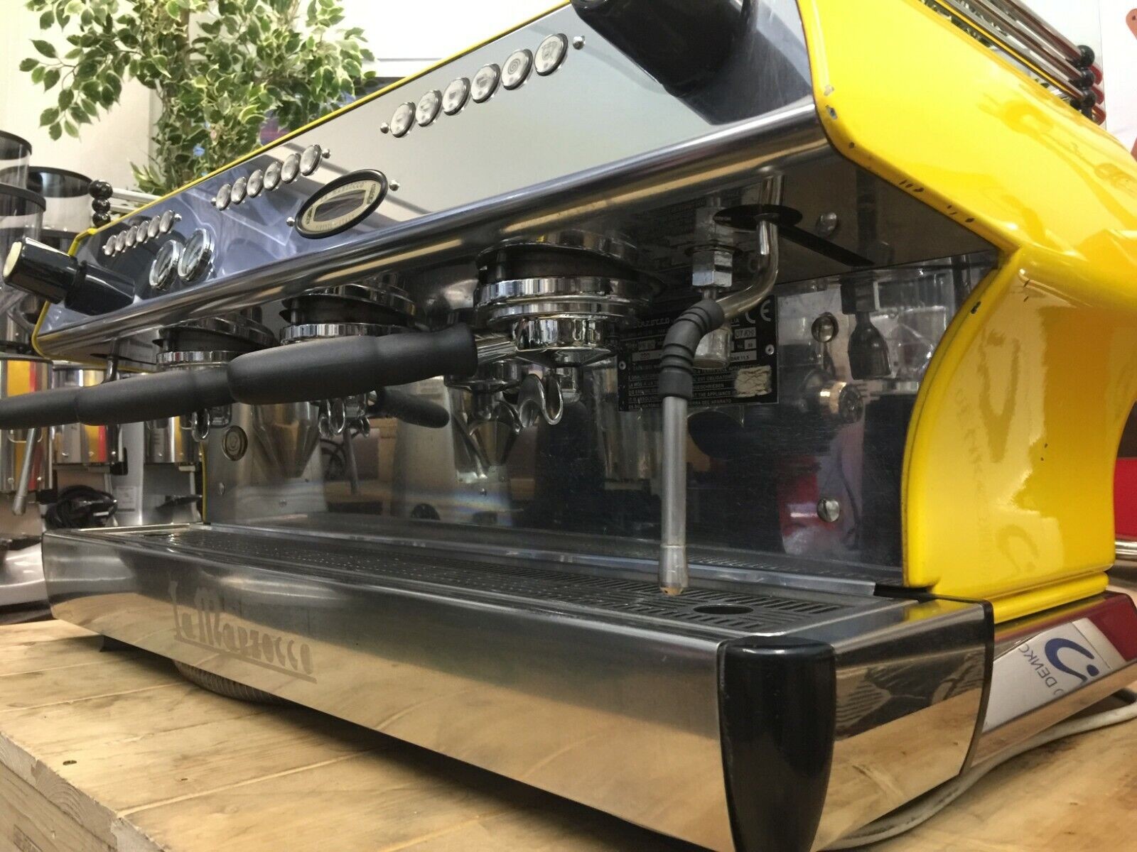 LA MARZOCCO FB80 3 GROUP YELLOW BLACK ESPRESSO COFFEE MACHINE COMMERCIAL CAFE