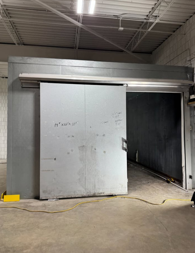 Walk In Cooler 15′ x 22′ x 10′