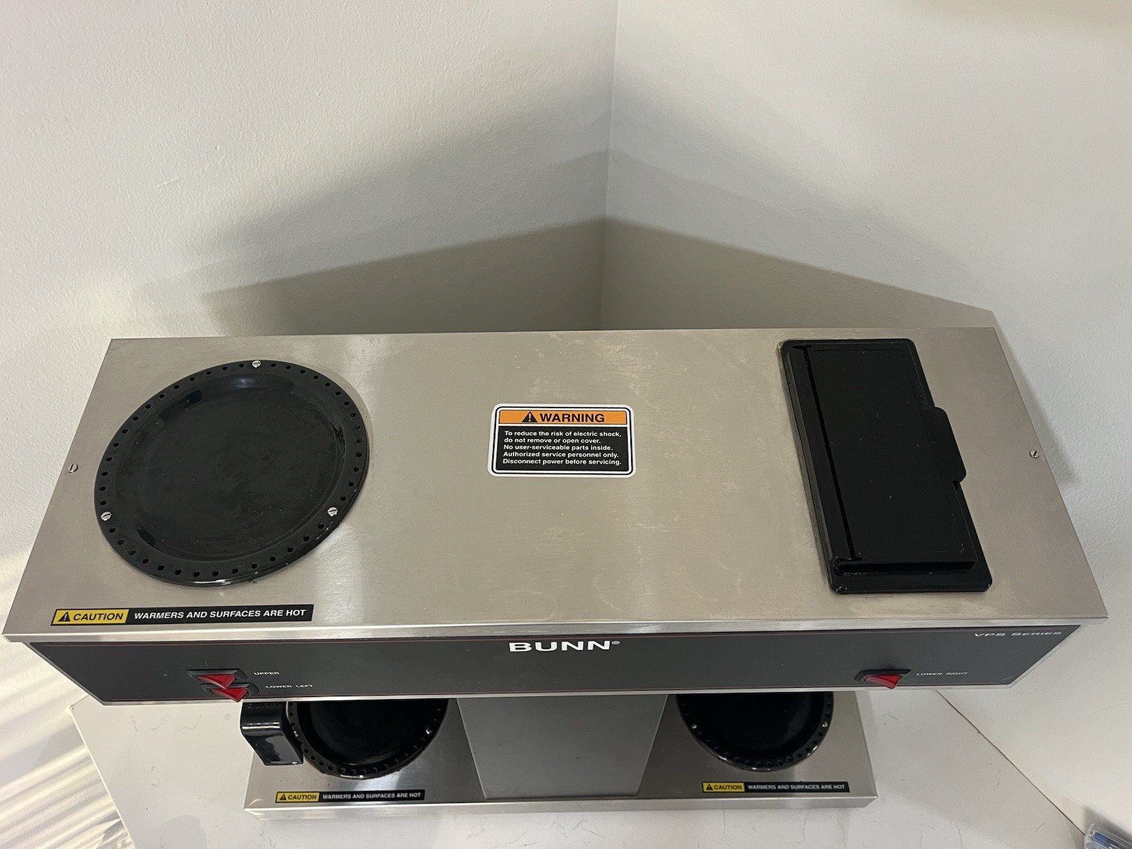 BUNN VPS BLK-LTD SW. 120V Decanter Pourover Coffee Brewer, 3 Warmers