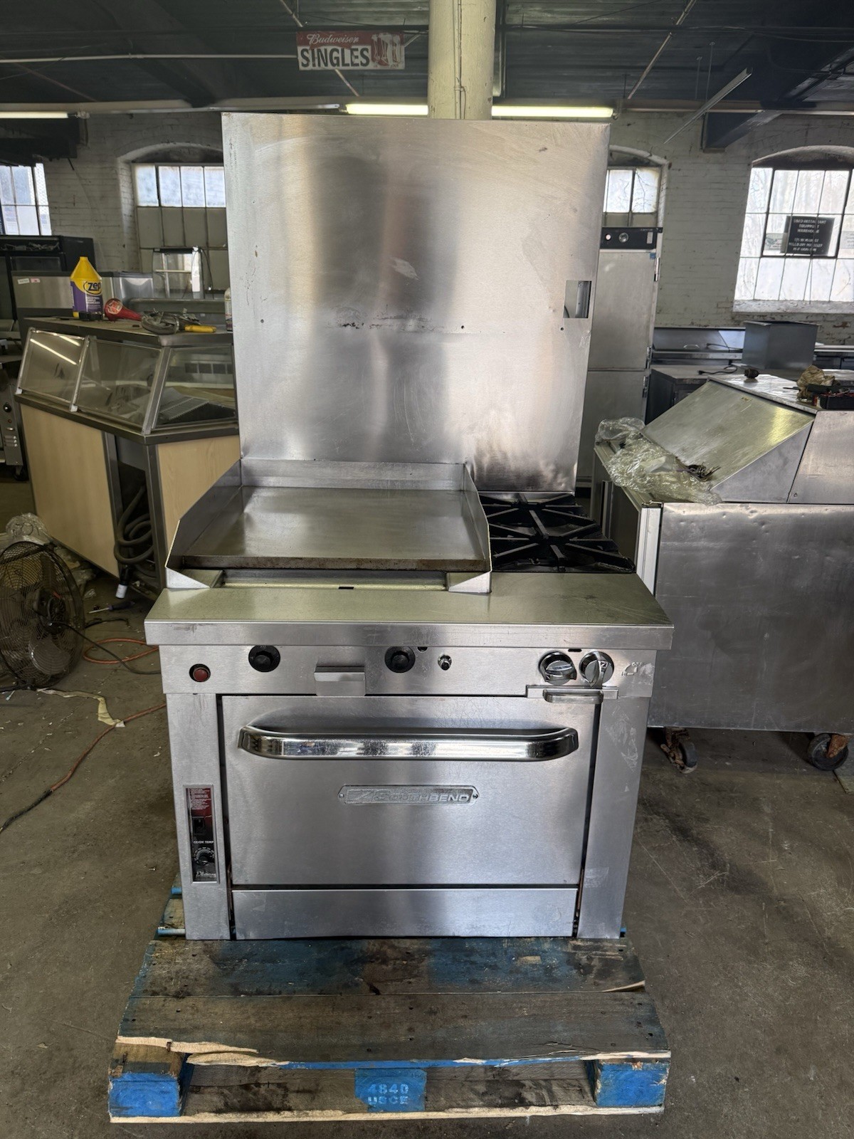 SOUTHBEND 24” GRIDDLE AND 2 BURNER STOVE LP GAS COMMERCIAL RANGE USED GRILL OVEN