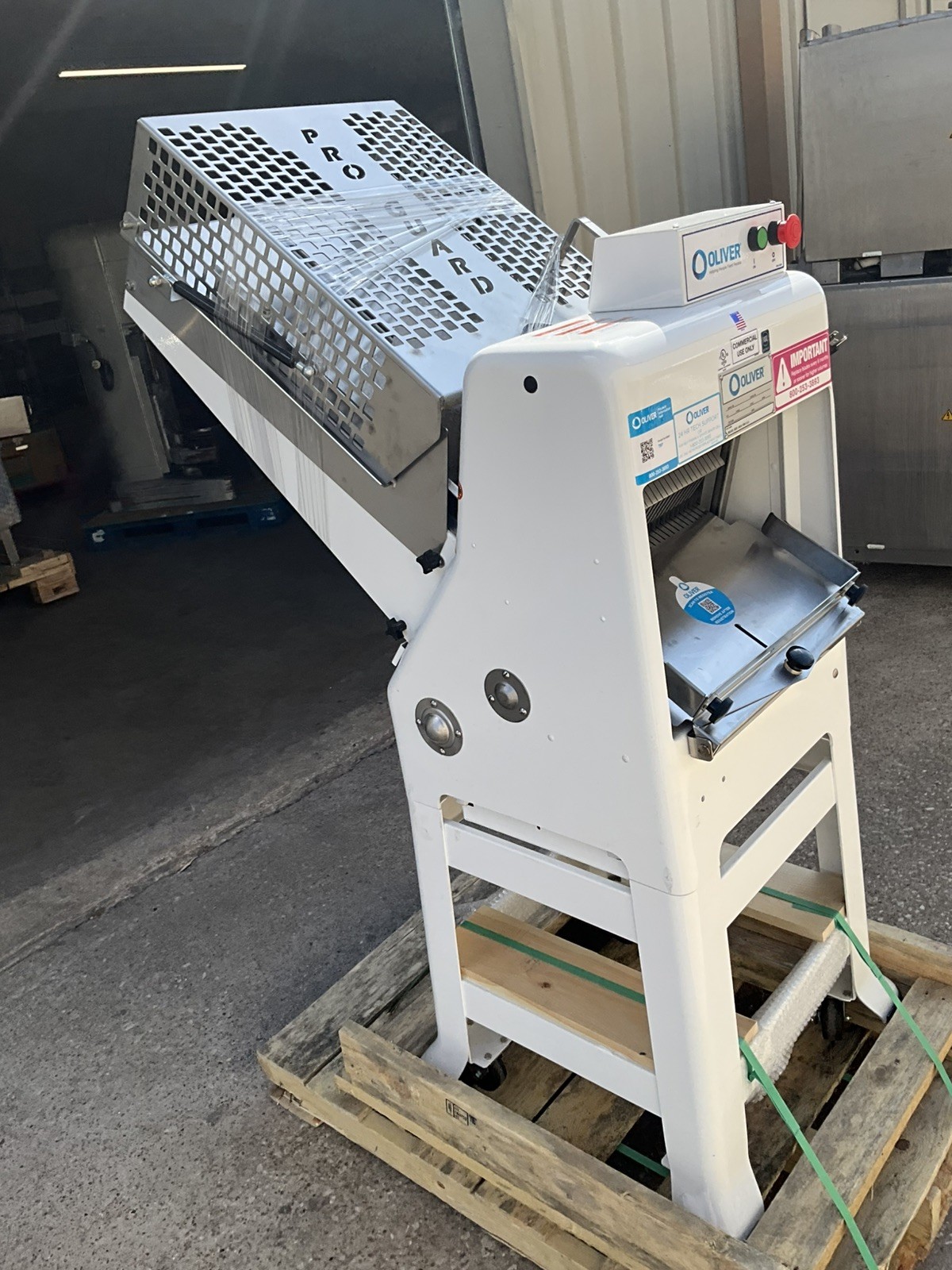 2025 Oliver Gravity Feed Bakery Bread Slicer 797-32NC w/ Pro Guard Artisan