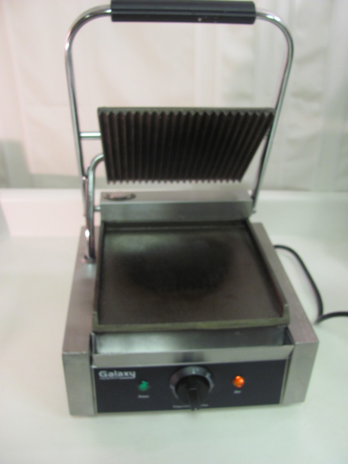 Galaxy P65SG Single Panini Sandwich Grill with Grooved Top and Smooth Bottom Pla