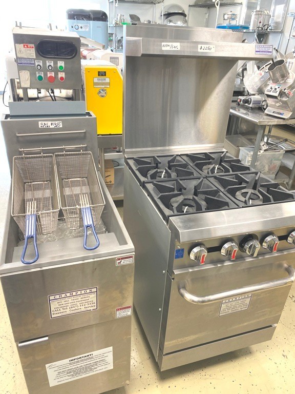 Fryer/ NEW Champion 45 LB Deep Fryer/ Gas / 16.5″ x 32″ X 42″ H