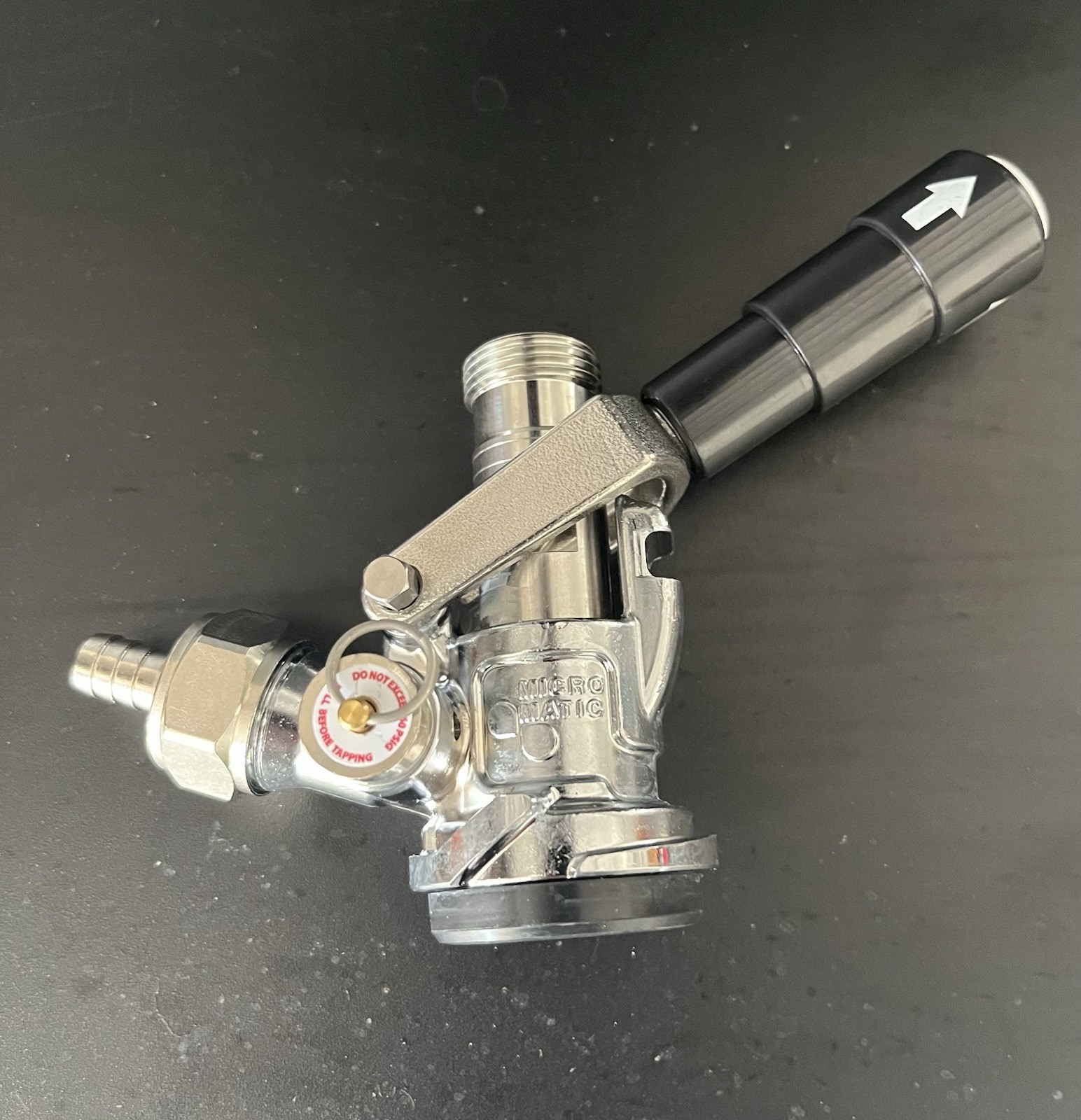 Keg coupler Black Handle D System Model 7485BS