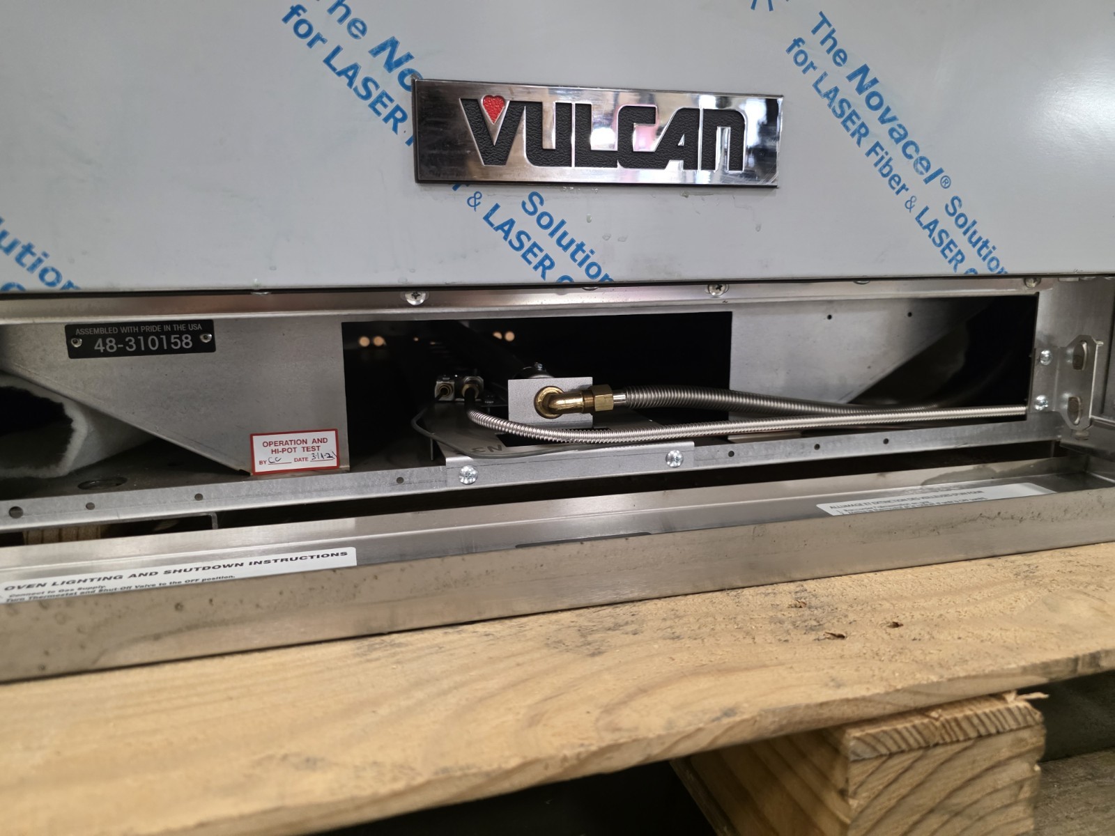 NEW Vulcan 36C-36GTN Natural Gas 36″ Thermostatic Griddle, Convection Oven