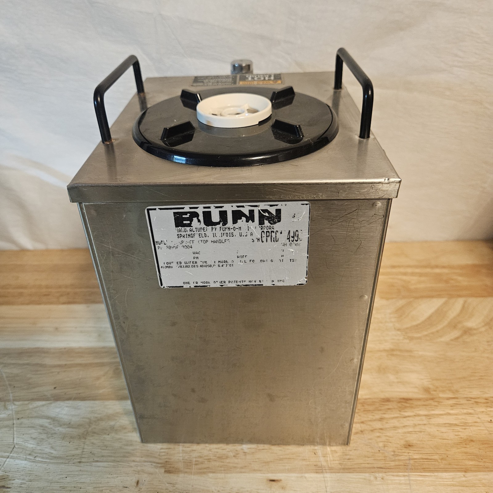 Bunn 1.5 Gal Satellite Coffee Servers w/RW1 Warmer Base 1.5 Gal Decaf & Regular