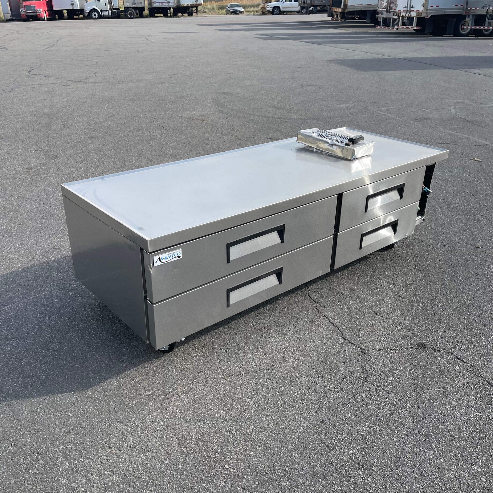 AVANTCO 4-drawer Refrigerated Chef Base 84”x32”x26 Stainless Steel 178CBE84HC
