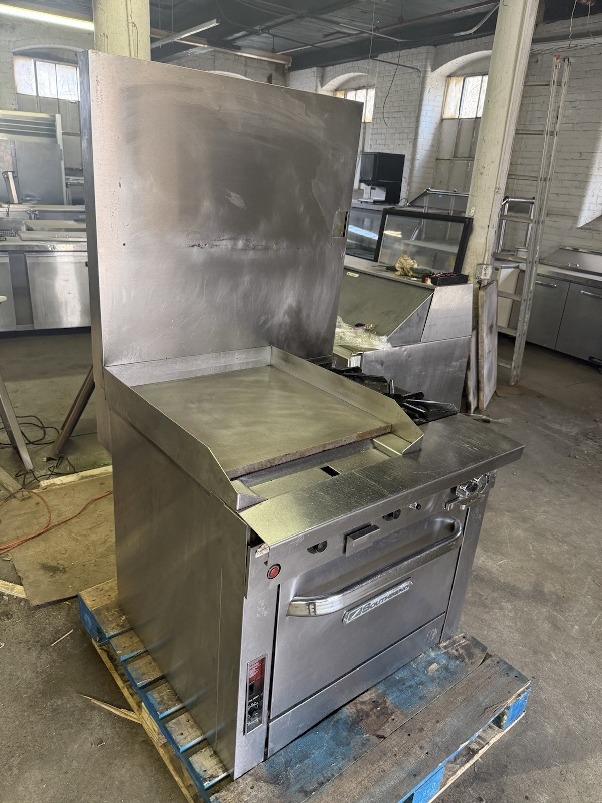 SOUTHBEND 24” GRIDDLE AND 2 BURNER STOVE LP GAS COMMERCIAL RANGE USED GRILL OVEN