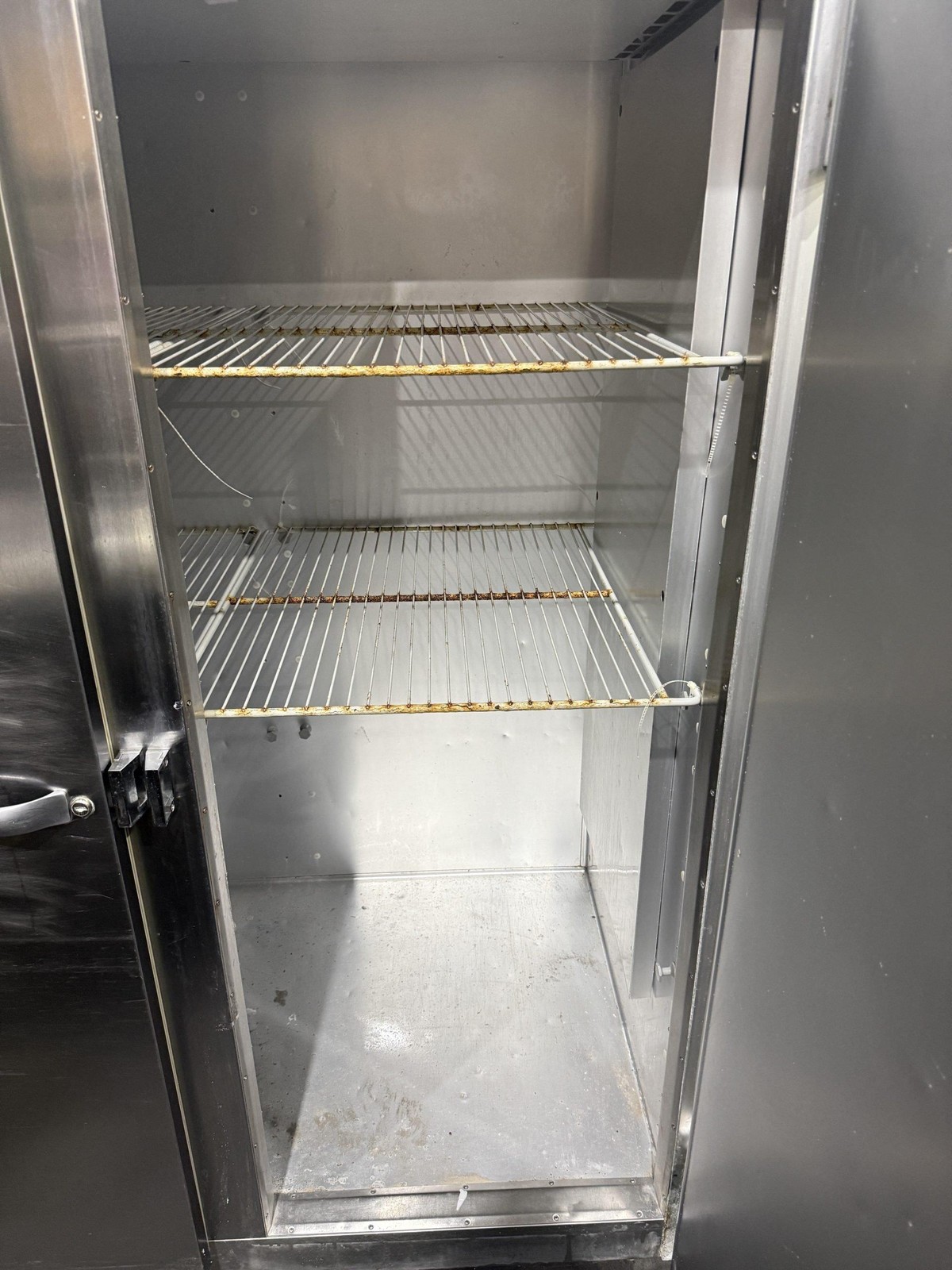 TRAULSEN G31011 76″ 3 DOOR SECTION REACH-IN STAINLESS STEEL FREEZER