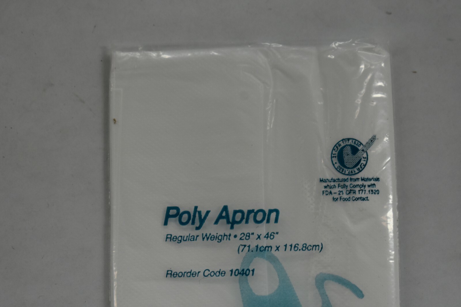 900 Count Tidi 10401 Poly Aprons 28″ x 46″ Regular Weight Polyethylene Cafeteria