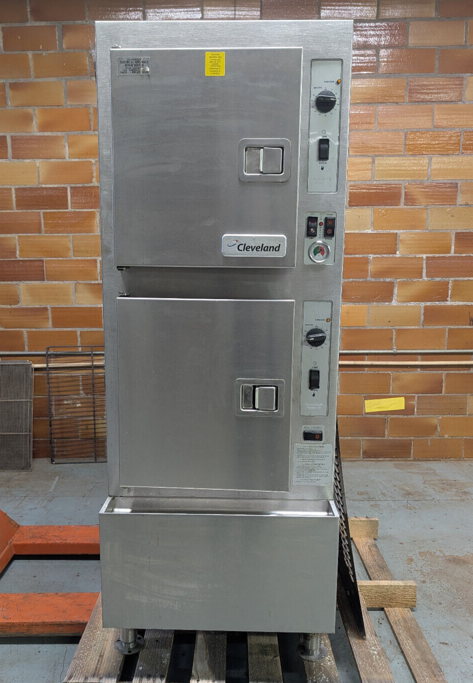 Cleveland 24CGA10 ~ 2 Compartments, 10 Pan Natural Gas Convection Steamer