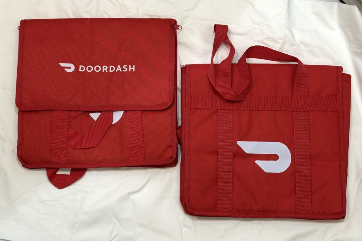 Lot of 4 ~ DOORDASH ~ 14x14x9 ~ HD Thicker Insulated Delivery Bag / Tote ~