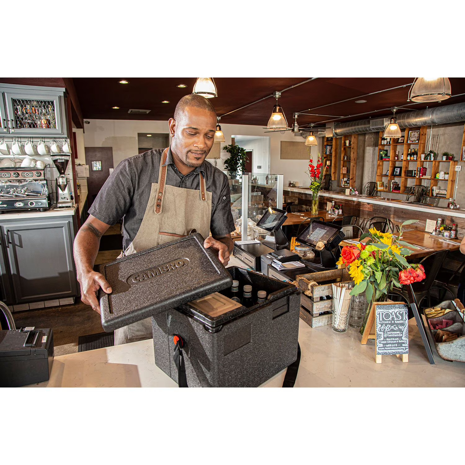 Cambro Cam GoBox Top Loading Insulated Food Carrier, Half-Size EPP280WSTSW110