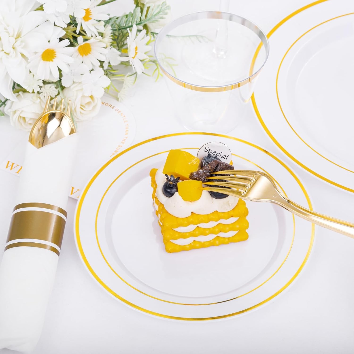 210PCS Gold Plastic Dinnerware Set Gold Plates Disposable Disposable Plates for
