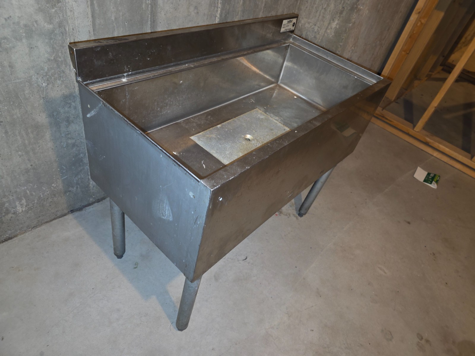 Krowne Ice Well Underbar NSF 36″ Wide x 19″ Deep x 29″ Tall with Back Splash