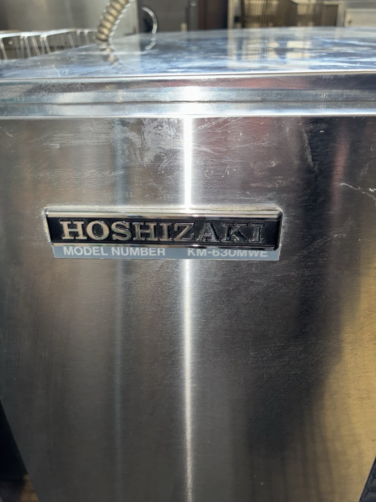 Hoshizaki 600 Lb. Ice Maker, 220v, 1 Ph, With Bin, Water Cooled, Immaculate!
