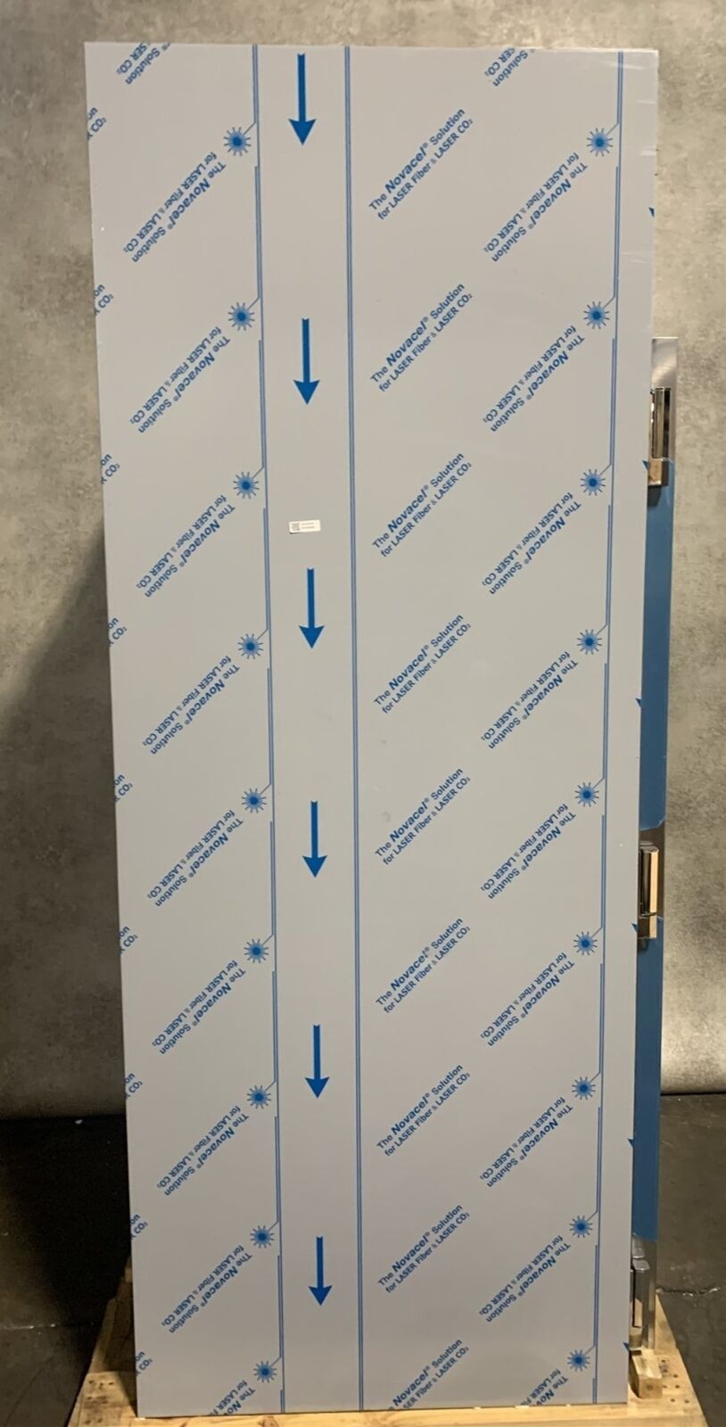 Traulsen ARI132LUT-FHS 36″ Solid Door Freestanding Roll In Refrigerator