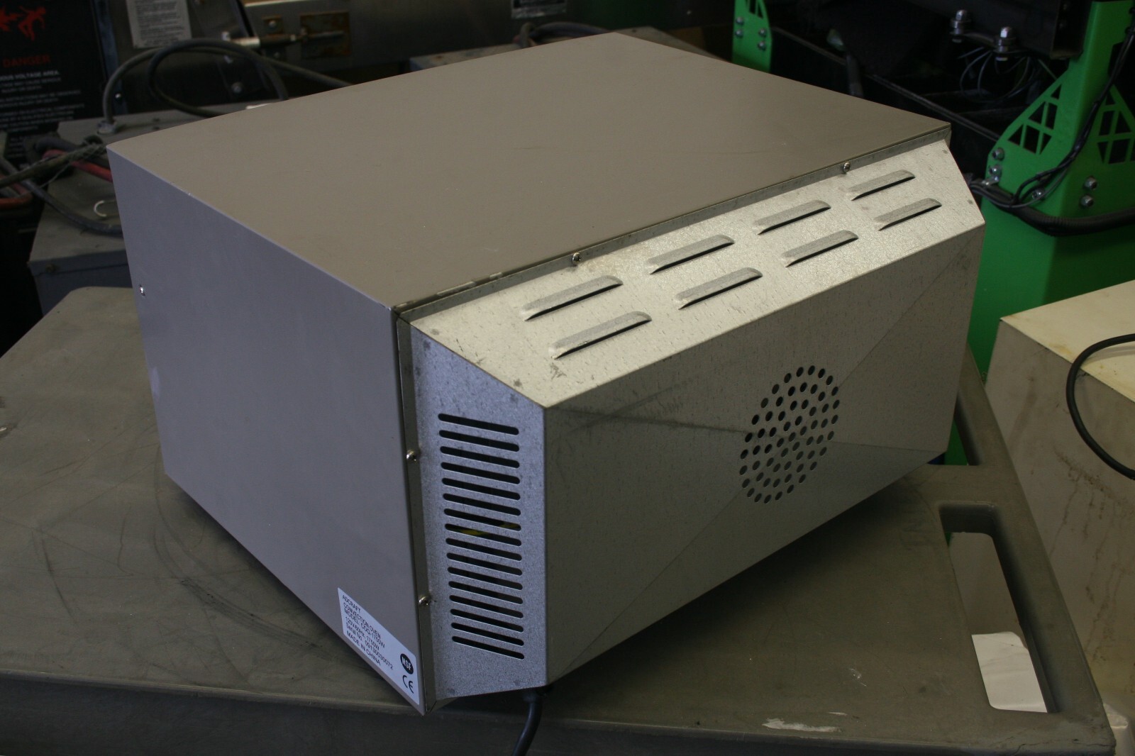 Adcraft COQ-1750W Quarter-Size Electric Countertop Convection Oven 120V 60Hz