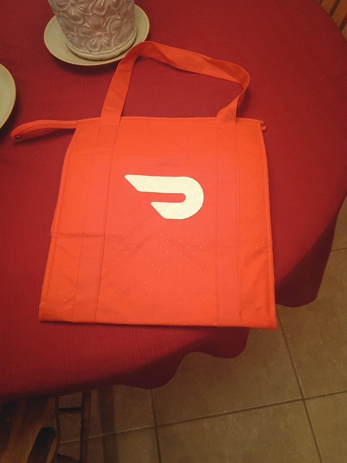 DoorDash insulated delivery bag for drinks or food zipper hot cold temperature