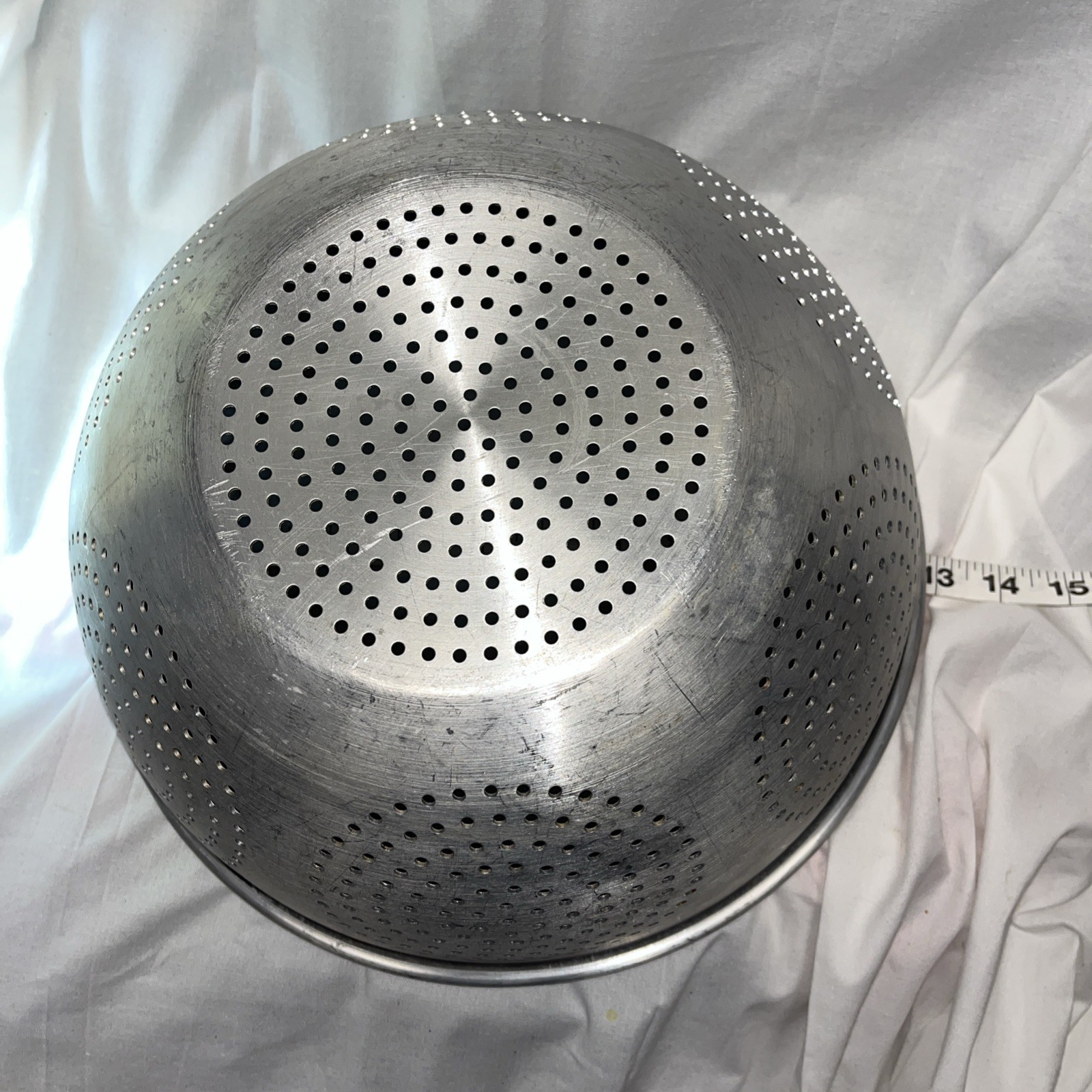 Unbranded Commercial Kitchen Colander, 12 Qt., 5-1/2 In. H, Aluminum