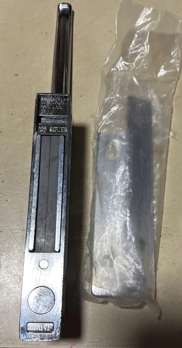 Component Hardware Group R25 Series Magnetic Latch w/ Offset Handle