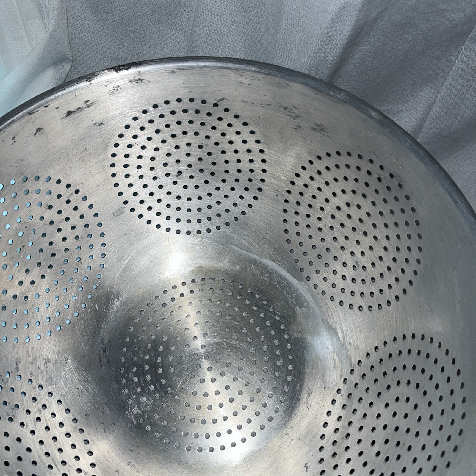 Unbranded Commercial Kitchen Colander, 12 Qt., 5-1/2 In. H, Aluminum