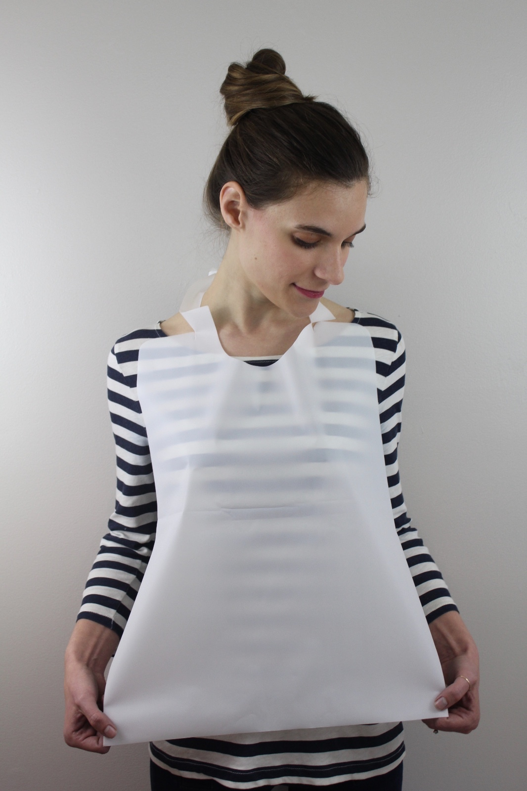 Case of 500 DISPOSABLE ADULT BIBS PLASTIC