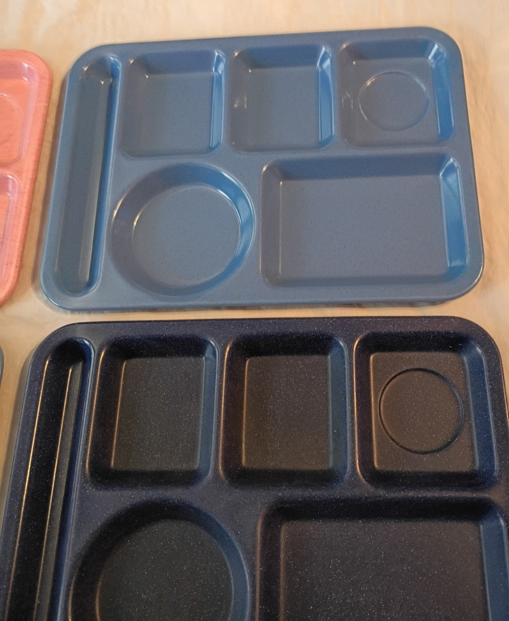 Carlisle Set of 4 Melmac Cafeteria School Lunch Food Trays 6 Compartments