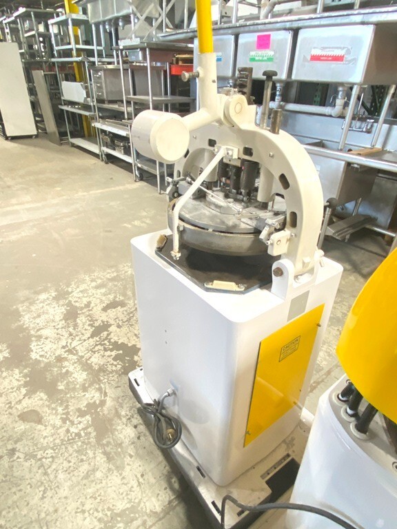 Dough Divider & Rounder/ Nussex / Eberhardt Model P7U Semi Automatic 26 Cut